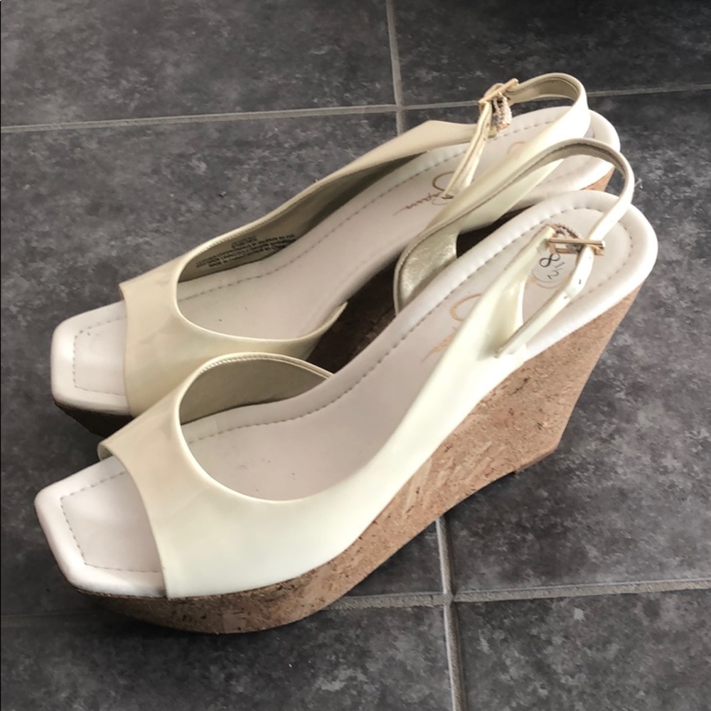 💕NWOT 💕white leather high heels Sandals